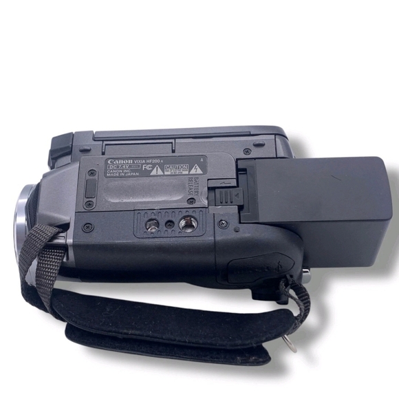 Canon VIXIA HF R200 Full HD 1080p AVCHD Camcorder Turns On NO SCREEN New Battery - Picture 9 of 16